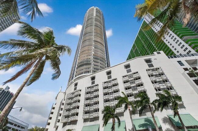 Building Photo - 1750 N Bayshore Dr