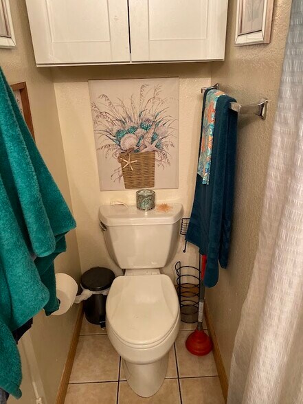 Building Photo - 3180 Country Club Dr