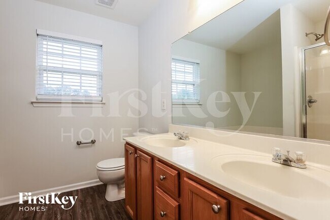 Building Photo - 3357 Middlesboro Ave