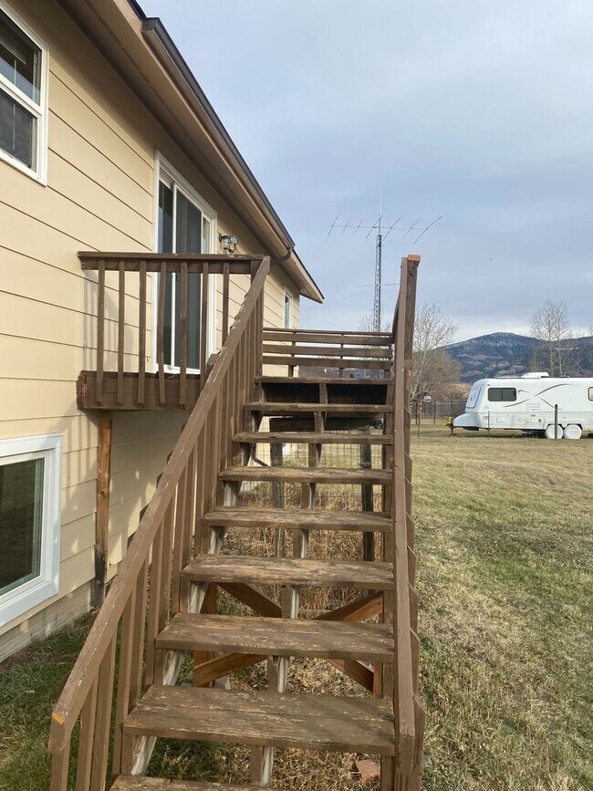 Building Photo - Lease Takeover! 3 Bedroom/2 Bathroom Home ...