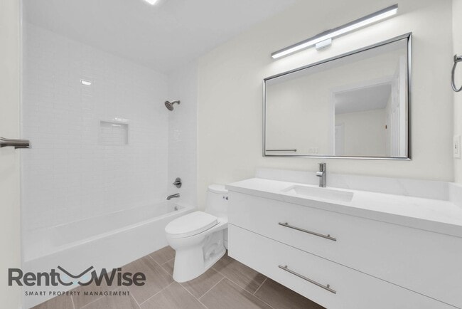 Building Photo - 734 Chestnut St