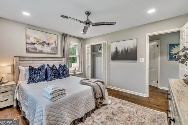 Building Photo - 597 South Gordon Rd SW