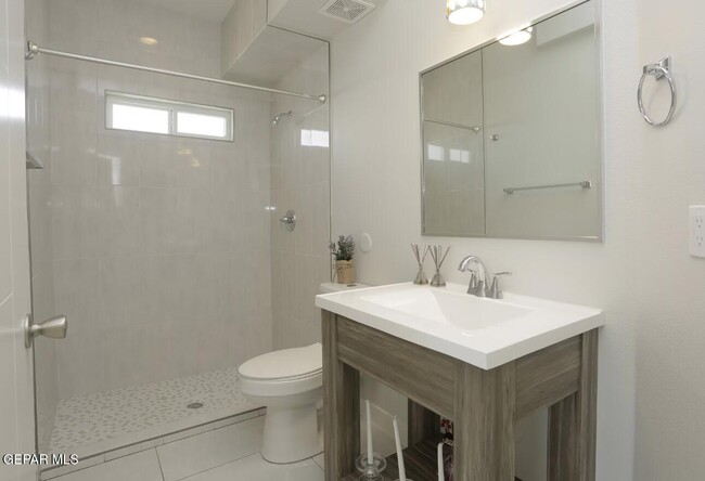 Building Photo - 5545 Buckley Dr