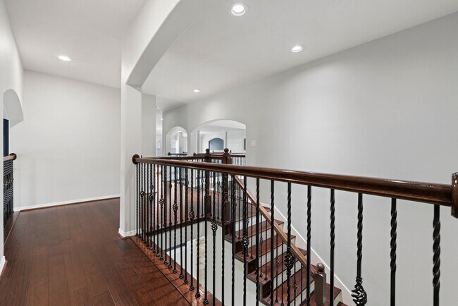 Building Photo - Spacious 6-Bedroom Rental with Game Room, ...