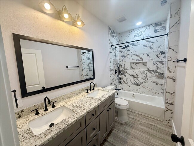 Building Photo - 9508 Quaker Ct
