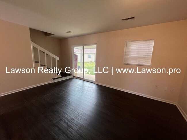 Building Photo - Townhome in Garden City