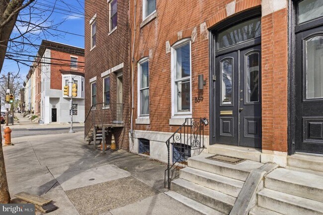 Building Photo - 869 N 29th St