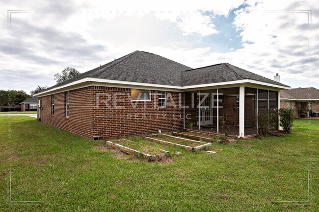 Building Photo - Spacious 3-Bedroom Home with Open Floor Plan and Big Backyard in West Mobile!
