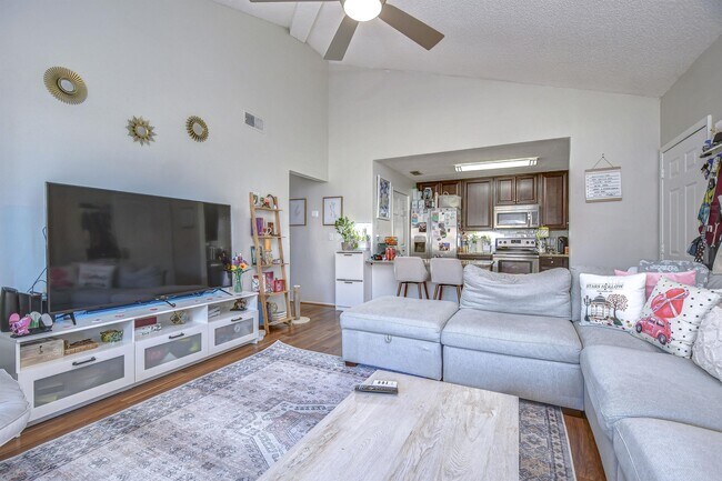 Building Photo - 2926 Lichen Ln