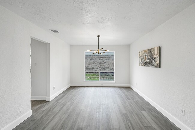 Building Photo - 7115 Foxway Ln
