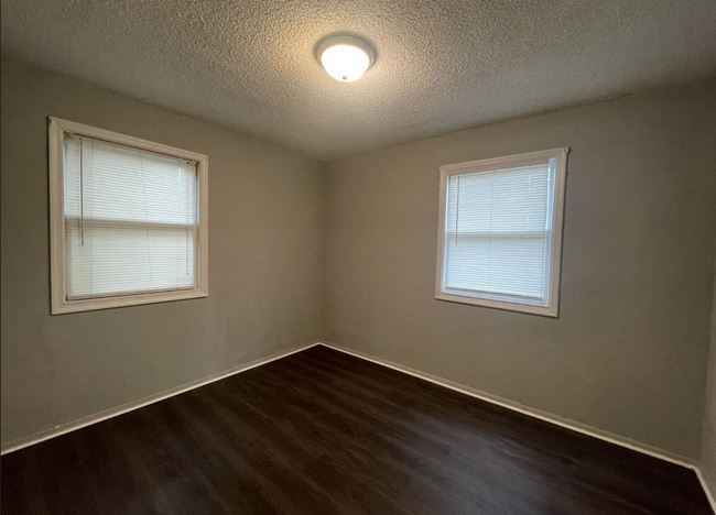 Building Photo - 2 Bedroom, 1 bath home close to St. Mary's...