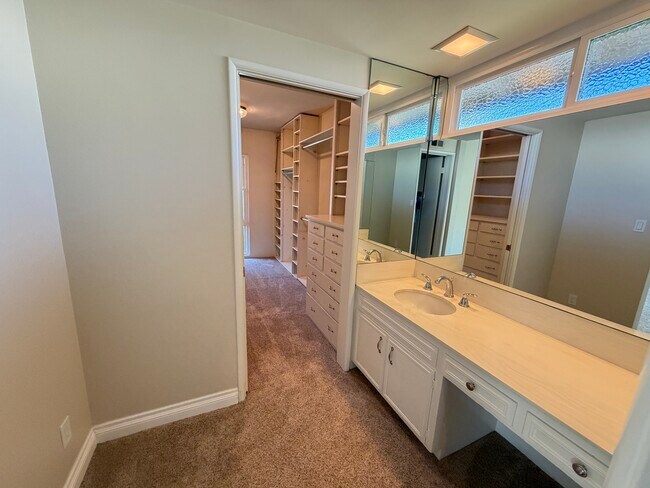 Building Photo - 17537 Margate St