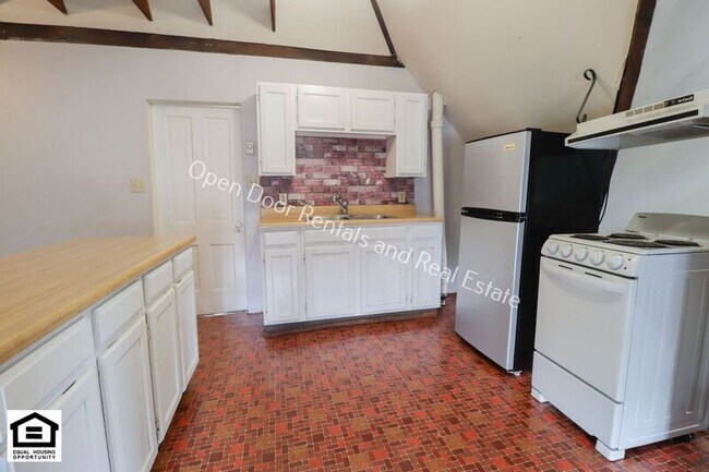 Building Photo - 1101 Lake Ave