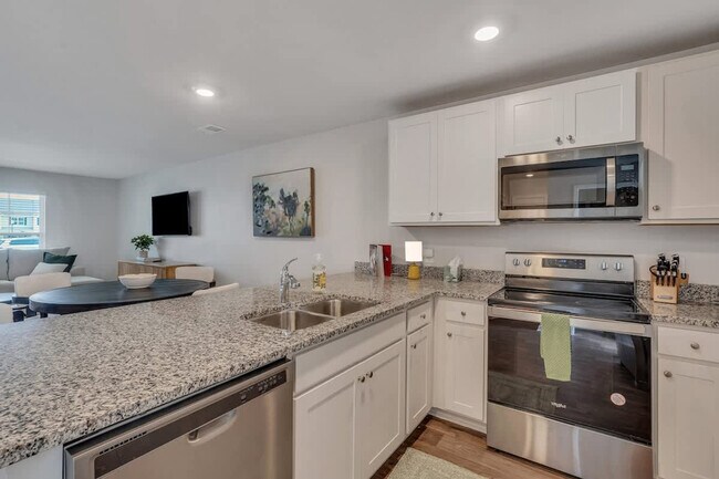 Building Photo - 321 Dogwood Cir