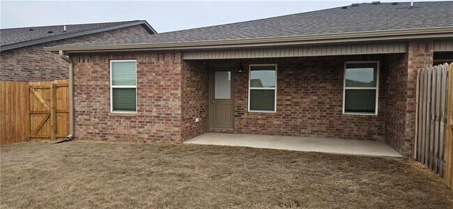 Building Photo - 521 NW 69th Ave