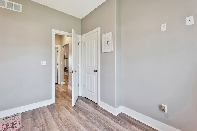Building Photo - 3115 E Reiss Ct