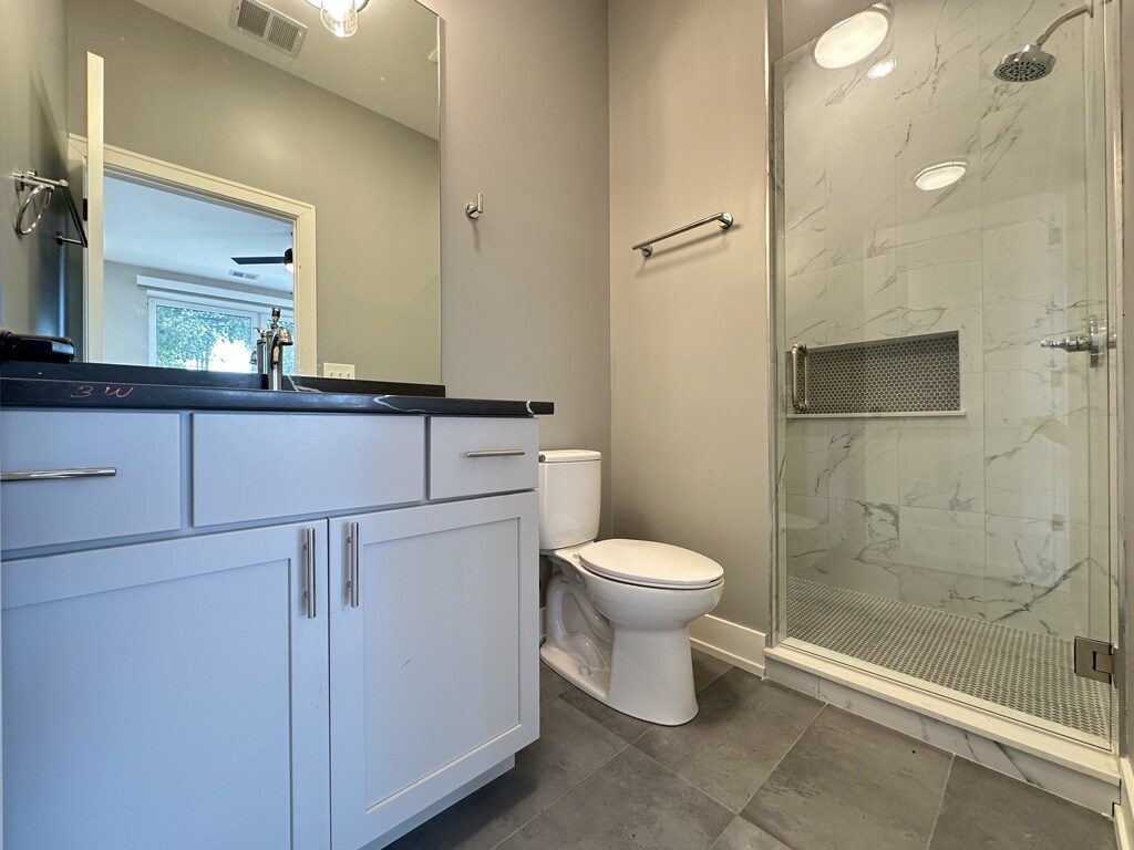 Building Photo - 2100 W 18th Pl