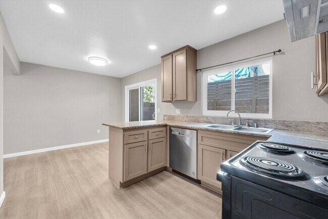 Building Photo - 10472 Chapman Ave