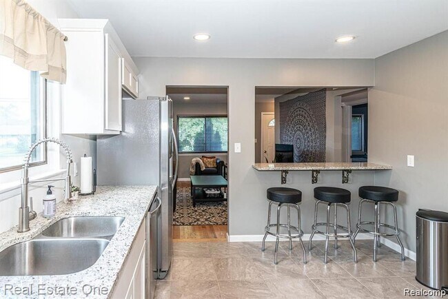 Building Photo - 3800 Elmhurst Ave