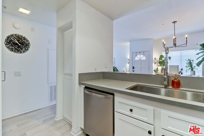 Building Photo - 2960 Champion Way