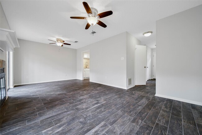 Building Photo - 10 E Willowood Ct