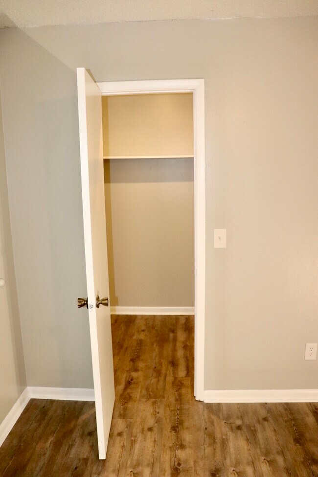 Building Photo - 300 Apache Dr