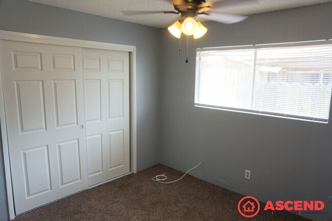 Building Photo - 312 Oswell St