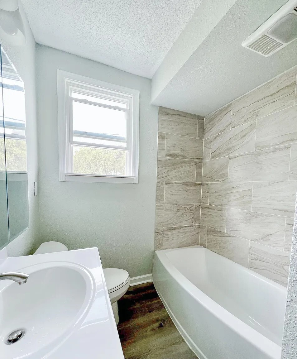 Bathroom - 3398 Southmont Dr