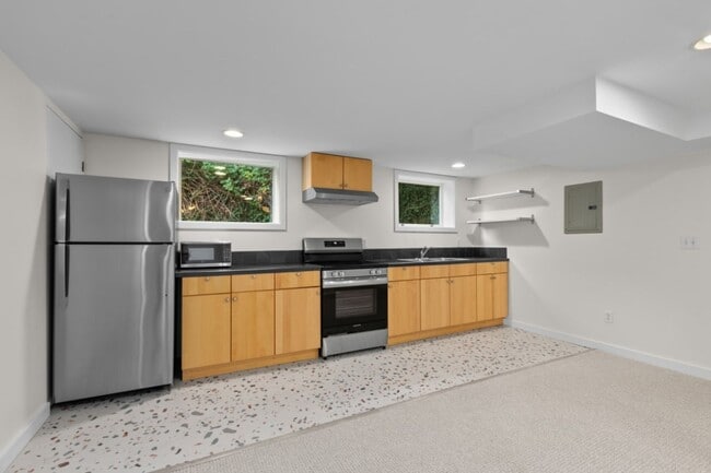 Building Photo - 1Bd/1Ba Seattle Duplex