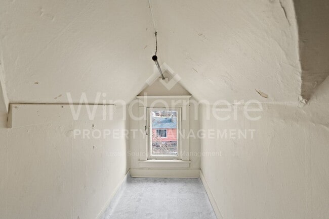 Building Photo - 1122 S Walnut St