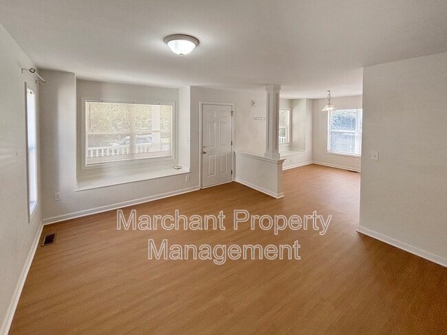 Building Photo - 335 Woodlark St