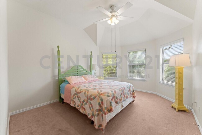 Building Photo - Beautifully Maintained, 2-Story 5/3.5/3 Ne...