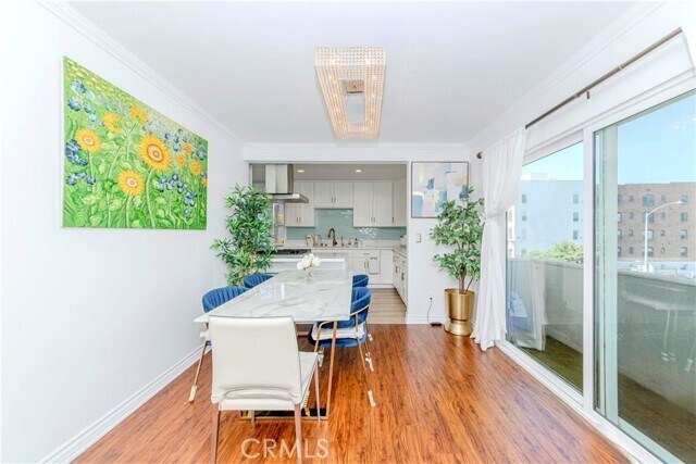 Building Photo - 358 S Gramercy Pl