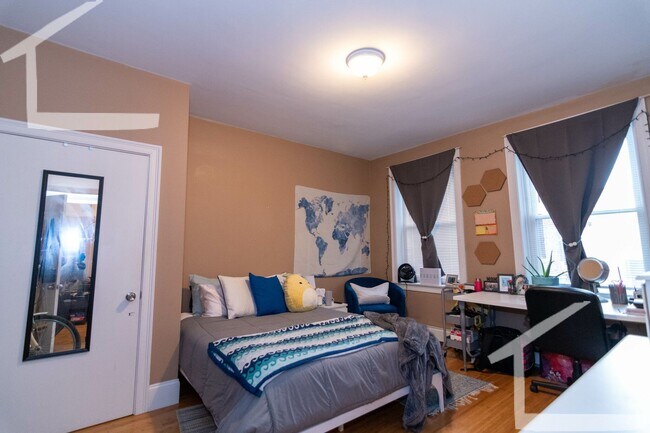 Building Photo - 9/1 Renovated, spacious 4BR/BA near T, BU