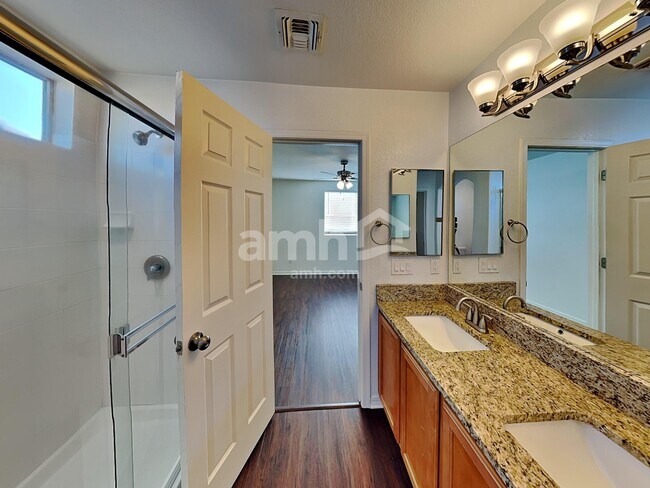 Building Photo - 138 E Calle Del Rondador