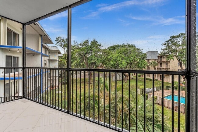 Building Photo - 5961 N Falls Cir Dr