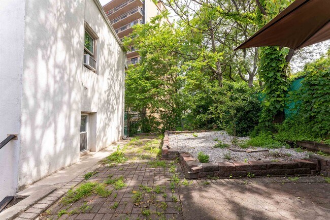 Building Photo - 6708 Columbia Ave