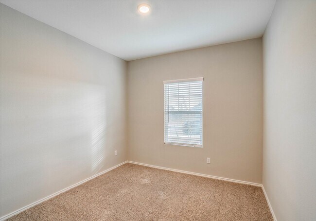 Building Photo - 204 Prairie Dog Town Dr