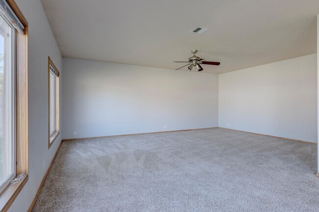 Building Photo - 10934 W Camas St