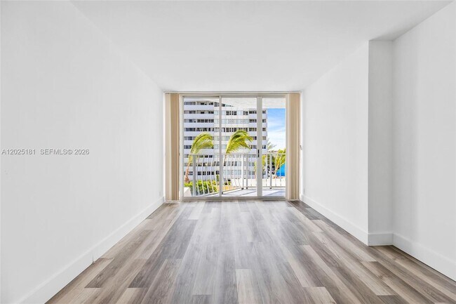 Building Photo - 7601 E Treasure Dr