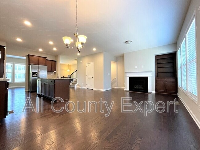 Building Photo - 912 Rose Way