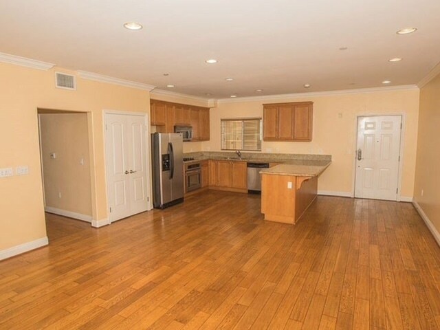 Building Photo - 815 S Grand Ave