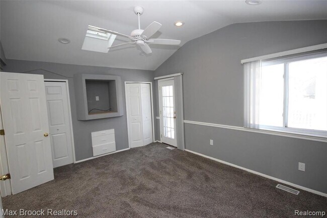 Building Photo - 2120 Daintree Ave