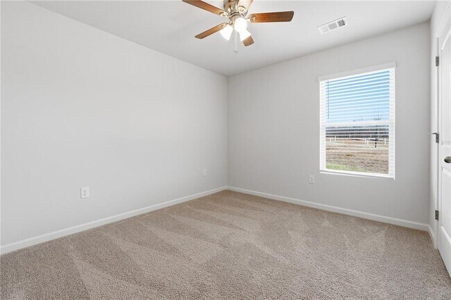 Building Photo - 255 Deerberry Dr