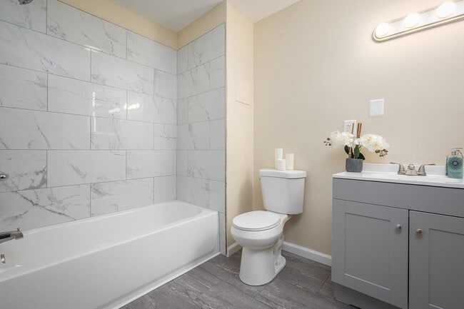 Building Photo - Beautifully renovated single family home