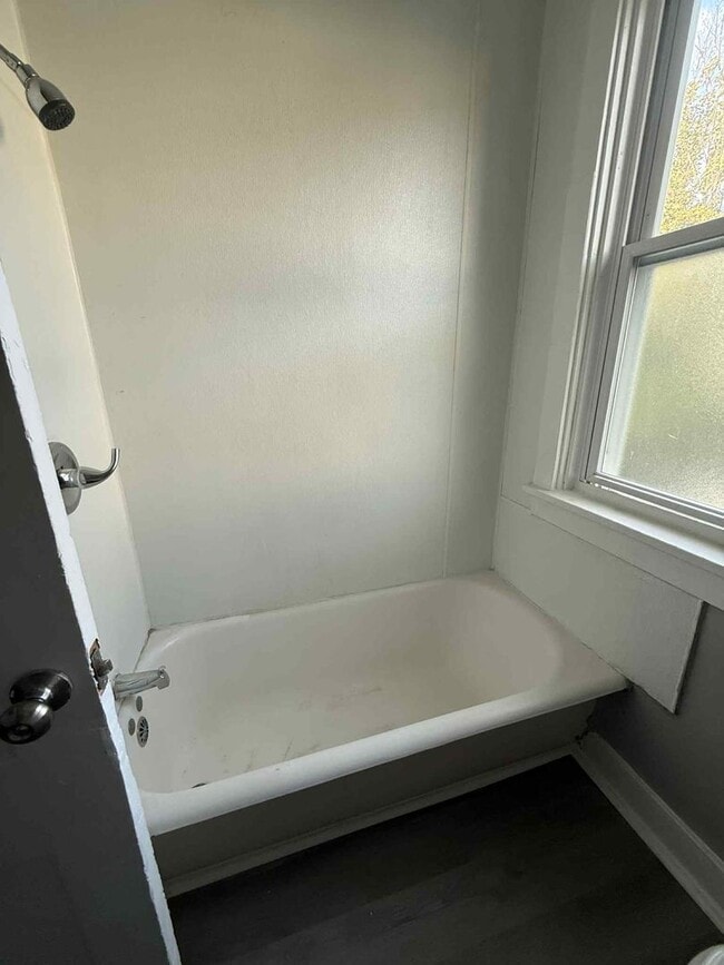 Building Photo - 2 Bedroom apartment for rent!  Located in ...