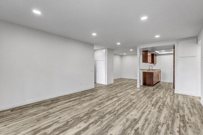 Building Photo - $500 MOVE IN SPECIAL! 2 BD, 2 BA Condo at Mission Plaza! 1000 Sq Ft w/ Great Amenities!