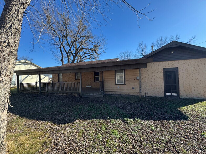 Building Photo - 1224 W Quarles St