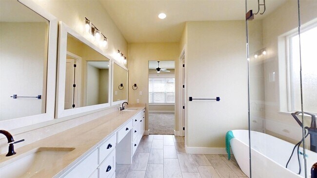 Building Photo - 2405 Vineyard Dr