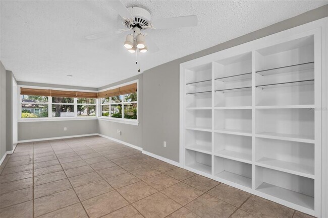Building Photo - 2732 Newark Way
